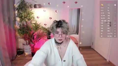 Snapshot of stellamoore_ chatting on February 9, 6:50 am stellamoore_ online show from February 9, 6:50 am