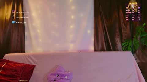 stellart_ online show from May 6, 1:36 am