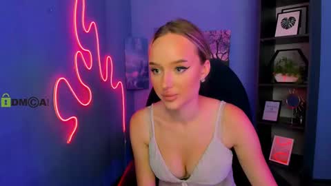 stellasun_ online show from July 2, 1:28 pm