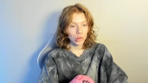 Snapshot of stellaswen chatting on December 17, 8:09 am S T E L L A online show from December 17, 8:09 am