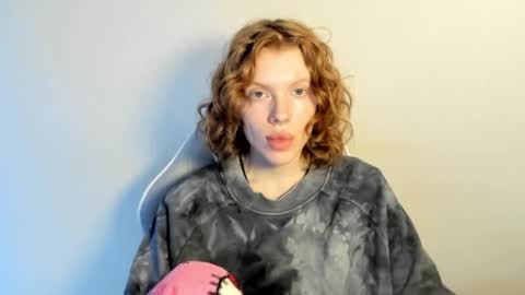 Snapshot of stellaswen chatting on December 19, 8:54 am S T E L L A online show from December 19, 8:54 am