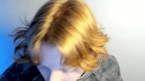 Snapshot of stellaswen chatting on January 7, 6:21 pm S T E L L A online show from January 7, 6:21 pm