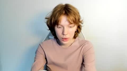 Snapshot of stellaswen chatting on January 19, 9:35 am S T E L L A online show from January 19, 9:35 am