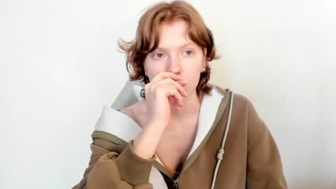 Snapshot of stellaswen chatting on February 5, 8:19 am S T E L L A online show from February 5, 8:19 am