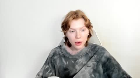 Snapshot of stellaswen chatting on February 9, 9:02 am S T E L L A online show from February 9, 9:02 am