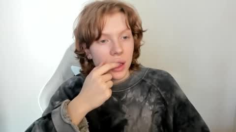 Snapshot of stellaswen chatting on February 17, 9:17 am S T E L L A online show from February 17, 9:17 am