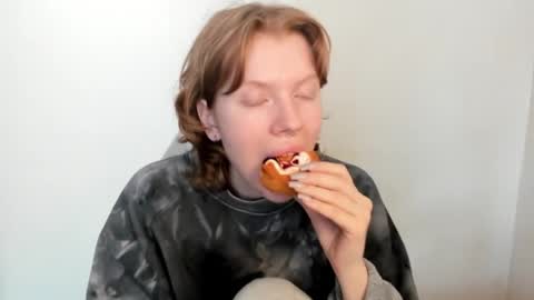 Snapshot of stellaswen chatting on February 23, 9:17 am S T E L L A online show from February 23, 9:17 am