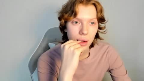 Snapshot of stellaswen chatting on March 2, 9:27 am S T E L L A online show from March 2, 9:27 am