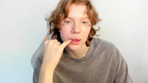 Snapshot of stellaswen chatting on March 3, 9:37 am S T E L L A online show from March 3, 9:37 am