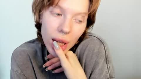 Snapshot of stellaswen chatting on March 9, 10:08 am S T E L L A online show from March 9, 10:08 am