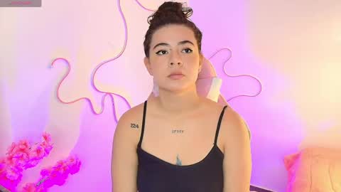 Snapshot of stepha_sweet chatting on April 10, 12:43 pm Emma online show from April 10, 12:43 pm