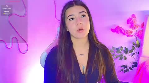 Snapshot of stepha_sweet chatting on May 9, 10:59 pm Emma online show from May 9, 10:59 pm