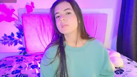Snapshot of stepha_sweet chatting on May 20, 3:24 am Emma online show from May 20, 3:24 am