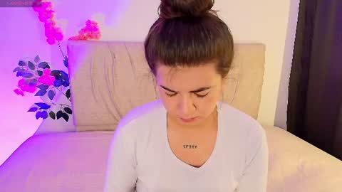Snapshot of stepha_sweet chatting on June 14, 1:58 am Emma online show from June 14, 1:58 am