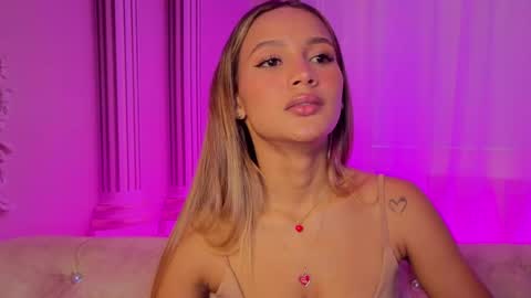 Snapshot of stephani_sweet chatting on June 4, 9:43 pm Stefff online show from June 4, 9:43 pm