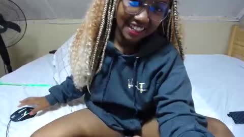 Snapshot of stephaniafa chatting on March 10, 3:45 am perfectly imperfect girl online show from March 10, 3:45 am