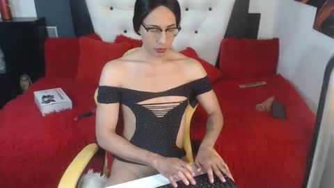 stephanieparadis online show from February 11, 4:12 pm