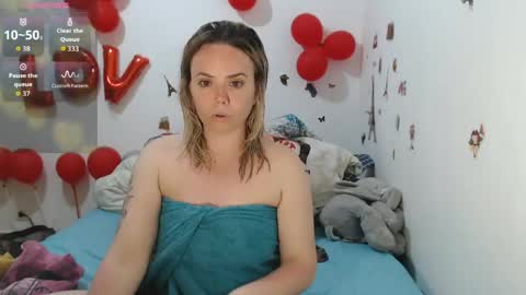 Snapshot of stephaniewild chatting on April 19, 2:05 pm Stephanie online show from April 19, 2:05 pm