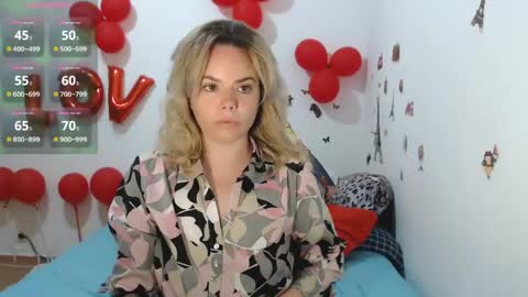 Snapshot of stephaniewild chatting on April 20, 7:44 am Stephanie online show from April 20, 7:44 am