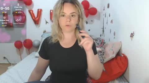 Snapshot of stephaniewild chatting on May 11, 9:48 am Stephanie online show from May 11, 9:48 am