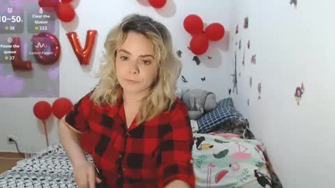 Snapshot of stephaniewild chatting on May 19, 8:53 am Stephanie online show from May 19, 8:53 am