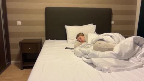 Stephany online show from December 13, 7:53 pm