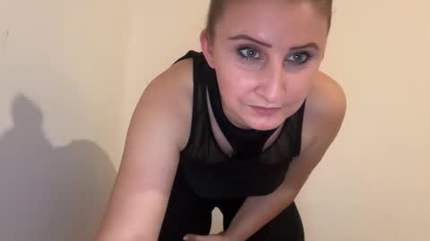 Stephany online show from February 8, 5:16 pm