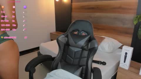 S T E P H A N Y A online show from November 5, 7:25 pm