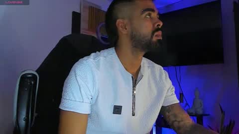 Snapshot of stephenbrown_ chatting on May 5, 10:29 pm ................ online show from May 5, 10:29 pm