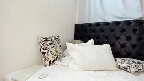 estefania online show from February 14, 1:45 am