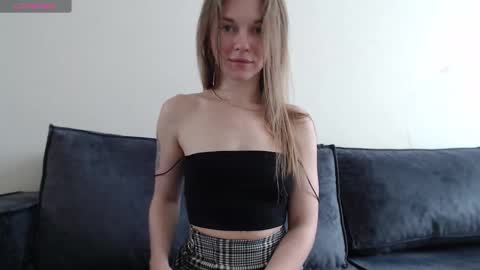 Snapshot of stephie_mrr chatting on March 12, 9:15 am Steph online show from March 12, 9:15 am