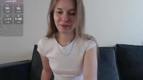 Snapshot of stephie_mrr chatting on March 15, 9:04 am Steph online show from March 15, 9:04 am