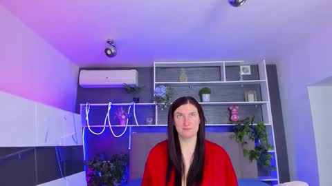 Snapshot of stephierousee chatting on April 18, 5:33 am Stephie online show from April 18, 5:33 am