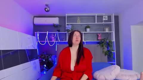 Snapshot of stephierousee chatting on May 7, 5:24 am Stephie online show from May 7, 5:24 am