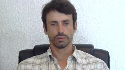 Snapshot of sterling_archer_24 chatting on December 25, 7:02 pm sterling_archer_24 online show from December 25, 7:02 pm