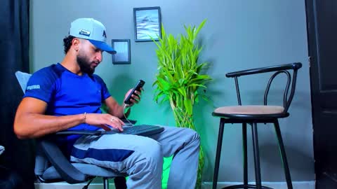 Snapshot of stev_velez chatting on October 22, 12:05 pm Steve online show from October 22, 12:05 pm