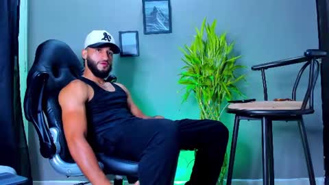 Snapshot of stev_velez chatting on July 17, 11:42 pm Steve online show from July 17, 11:42 pm