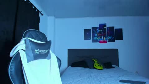 Snapshot of steve_coltt chatting on April 23, 2:57 am steve_coltt online show from April 23, 2:57 am