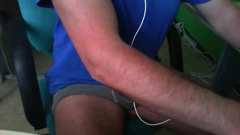Snapshot of stevehornystud chatting on May 9, 1:05 pm stevehornystud online show from May 9, 1:05 pm
