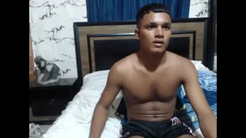 Snapshot of steven_big_dick23 chatting on December 2, 5:04 am Steven online show from December 2, 5:04 am