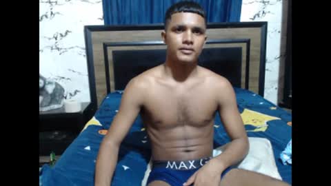 Snapshot of steven_big_dick23 chatting on December 10, 1:32 am Steven online show from December 10, 1:32 am