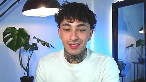 Snapshot of stevennavarro chatting on March 20, 1:43 am Daniel Steven Navarro online show from March 20, 1:43 am