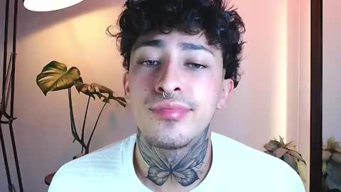 Snapshot of stevennavarro chatting on March 29, 9:15 pm Daniel Steven Navarro online show from March 29, 9:15 pm