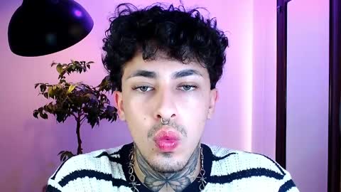 Snapshot of stevennavarro chatting on April 4, 12:09 am Daniel Steven Navarro online show from April 4, 12:09 am