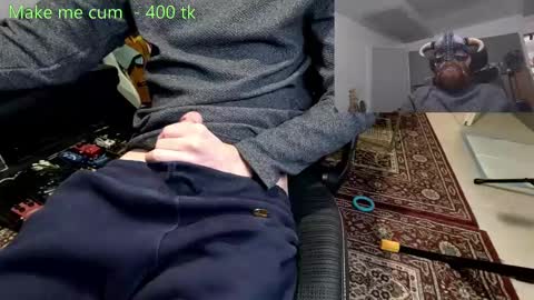 Snapshot of stevie_grey chatting on February 24, 7:19 pm stevie_grey online show from February 24, 7:19 pm
