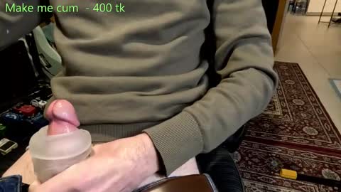 Snapshot of stevie_grey chatting on March 2, 5:14 pm stevie_grey online show from March 2, 5:14 pm