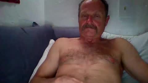 Snapshot of steviehard7 chatting on October 7, 7:05 am steviehard7 online show from October 7, 7:05 am