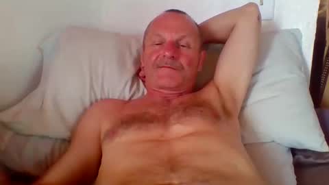 Snapshot of steviehard7 chatting on October 21, 10:21 pm steviehard7 online show from October 21, 10:21 pm