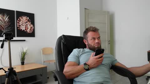 Stewart Barnz online show from March 9, 12:53 pm