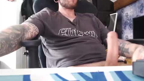 Snapshot of stexgullzz chatting on April 4, 1:08 pm stexgullzz online show from April 4, 1:08 pm